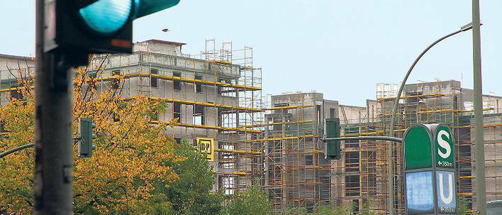 Die Baustelle „Möckernkiez“ lag lange brach. Doch nun scheint wieder Bewegung in das Genossenschaftsprojekt am Gleisdreieck zu kommen.