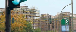 Die Baustelle „Möckernkiez“ lag lange brach. Doch nun scheint wieder Bewegung in das Genossenschaftsprojekt am Gleisdreieck zu kommen. 