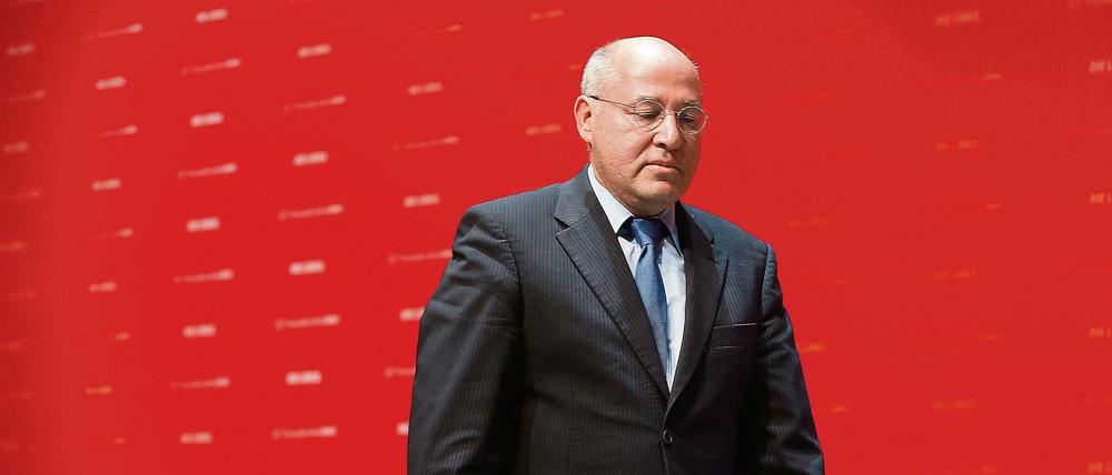 Gregor Gysi auf der Parteitagsbühne in Bielefeld.