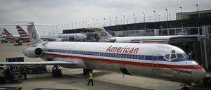 Eine Maschine von American Airline am Flughafen von Chicago.