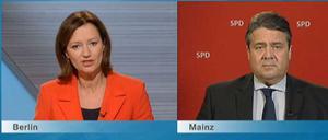 Ein Blick sagt mehr als tausend Worte: Sigmar Gabriel war nicht erfreut über die Fragen von Bettina Schausten.