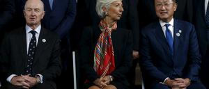 Christine Lagarde (m.) kann sich zweite Amtszeit vorstellen.