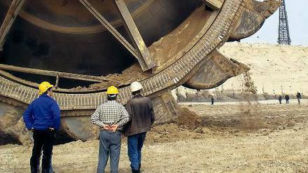 Abgebaut. Bei der CO2-Steuer müssten zum Beispiel die Firmen zahlen, die Braunkohle extrahieren – was den Kreis der Zahler beschränken würde.