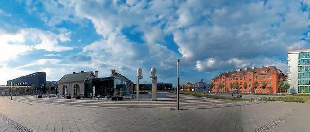 Der Himmel über Adlershof. Die diesjährige Tagesspiegel-Beilage der Humboldt-Universität widmet sich auf drei Seiten dem Schwerpunkt Klimawandel – aus Anlass des Welt-Klima-Gipfels vom 30. November bis 11. Dezember dieses Jahres in Paris. 