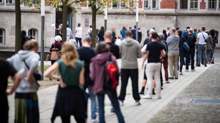 Wahllokale, die zeitweise schließen mussten, könnten Beichelt zufolge jursitisch relevant werden. Foto: Bernd von Jutrczenka/dpa 