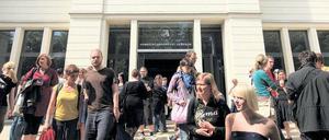 Auf die Mischung kommt es an. Die einen kommen nach nur 12 Jahren Schule an die Uni, die anderen können ohne Abitur studieren, wenn sie Berufserfahrung mitbringen. Spontane Reaktionen auf dem Campus zeigen: Altersdiversität bereichert alle. 