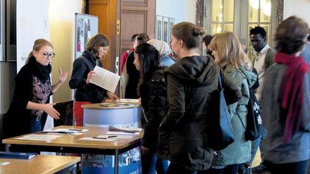 Die HU-Berater helfen bei der Orientierung – und in Notlagen.
