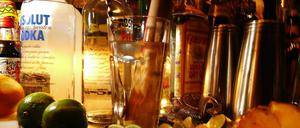 Cocktails und Früchte