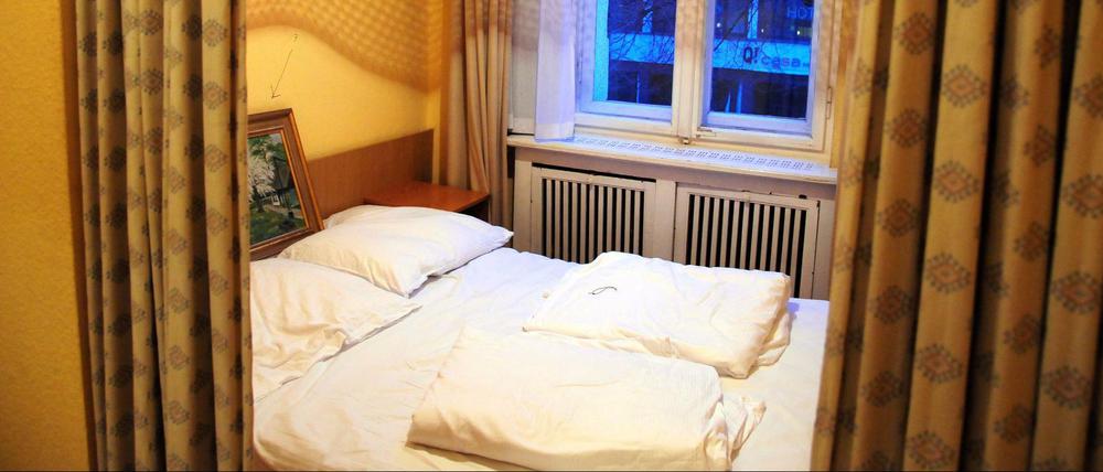 Bei Hotelbuchungen über Internetportale ist der Kunde der Gewinner. Von wegen: In unserem Beispiel zocken Booking.com und Pension den Gast in unverschämter Art ab.
