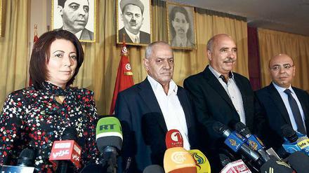 Das tunesische Dialogquartett. Die Vertreter der diesjährigen Friedensnobelpreisträger bei einer Veranstaltung im September 2013 (v.l.n.r.): Ouided Bouchamaoui vom Arbeitgeberverband, Houcine Abassi vom Gewerkschaftsbund, Abdessattar Ben Moussa von der Menschenrechtsliga und Mohammed Fadhel Mahmoud von der Anwaltskammer. 