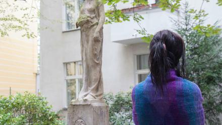Frau sein. Für Dania aus dem Irak ist dies eine Frage der Identität und des Überlebens. Nun wohnt sie in Berlin. 