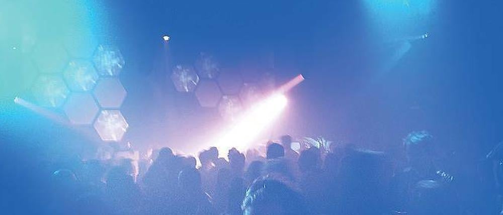 Willkommen im Club. An der Spree sind in den vergangenen Jahren einige Partyorte entstanden. Die Gäste sollen per Schiff anreisen können. Zum nächsten S-Bahnhof ist es auch nicht weit.