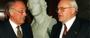 Eberhard Lämmert unterhält sich mit dem ehemaligen Bundespräsidenten Roman Herzog. 