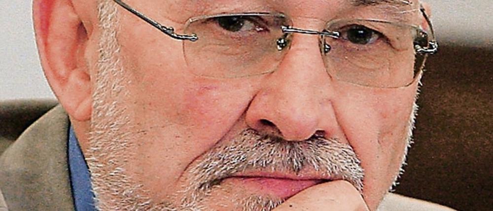Horst Mahler auf einem Archivbild von einem Prozessbeginn vor dem Landgericht Potsdam im Oktober 2015.
