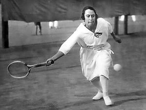 Nelly Neppach als deutsche Tennismeisterin im Jahr 1925.