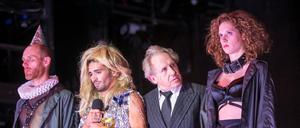 Posieren und Probieren: Niels Bormann, Hassan Akkouch, Walter Hess und Julia Riedler (v.l.) in "Der Kaufmann von Venedig"