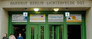 Außenaufnahme vom Bahnhof Lichterfelde Ost.