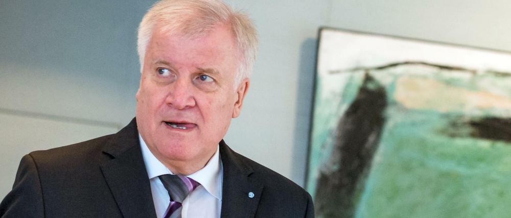 Der bayerische Ministerpräsident Horst Seehofer (CSU) kommt am 09.10.2015 zu einer Sondersitzung des Kabinetts in der Staatskanzlei in München (Bayern). Thema der Sondersitzung ist die aktuelle Flüchtlingssituation. 