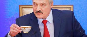 Hoch das Tässchen! An diesem Sonntag wird Aleksandr Lukaschenko ein weiteres Mal zum Präsidenten von Weißrussland gewählt.