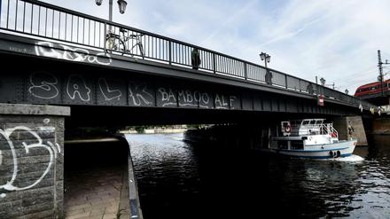 Die Jannowitzbrücke zwischen Berlin Mitte und Friedrichshain. 