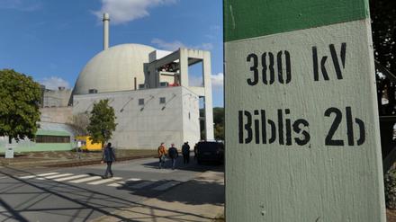 Das stillgelegte Atomkraftwerk Biblis in Hessen kommt seinen Betreiber RWE bis zum endgültigen Abbau noch teuer. 