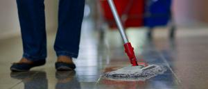 Zeitdruck: Gebäudereiniger sind strengen Vorgaben unterworfen.
