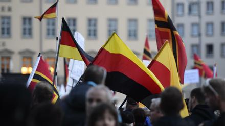 Patrioten sind sie nicht, nur weil Pegida-Anhänger das Wort im Namen ihrer Bewegung tragen. 