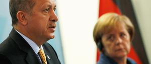 Der damalige türkische Regierungschef Erdogan und Kanzlerin Merkel im Oktober 2010 in Berlin.