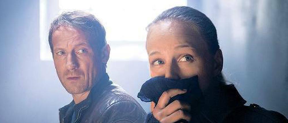Die Bundespolizisten Lorenz (Petra Schmidt-Schaller) und Falke (Wotan Wilke Möhring) in ihrem letzten gemeinsamen „Tatort“, ihrem besten.