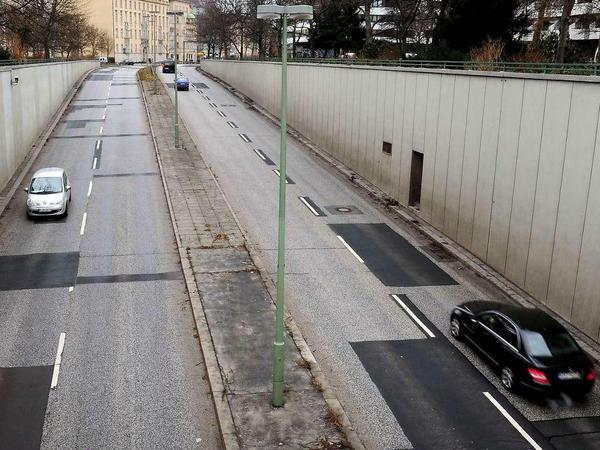 Autotunnel am Bundesplatz in Berlin-Wilmersdorf.