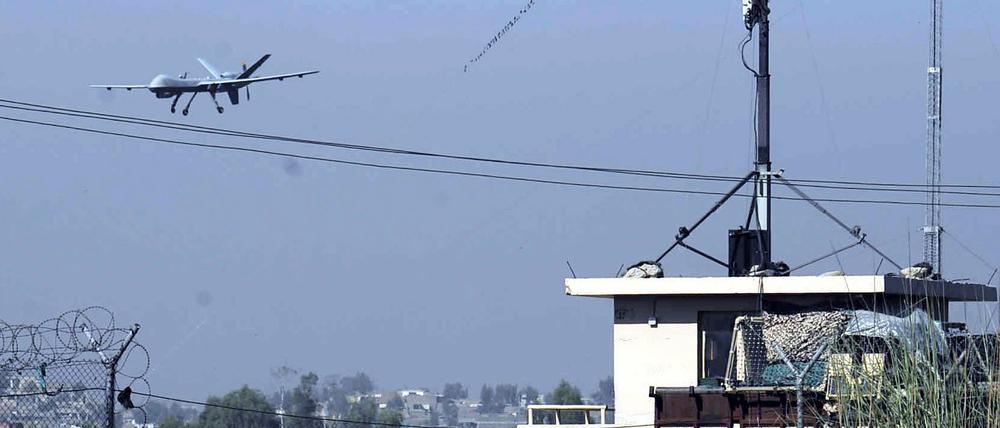Eine Drohne landet in Jalalabad, Afghanistan.