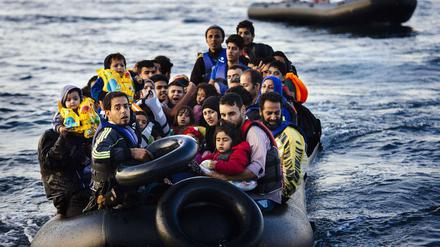 Die EU hofft, dass die Türkei die Flüchtlingszahlen (hier ein Boot bei der Ankunft auf Lesbos) begrenzen kann. 