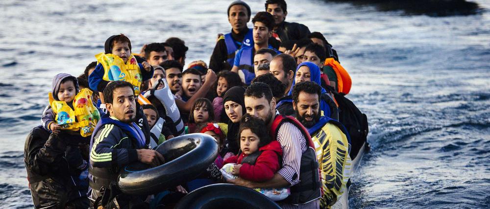 Die EU hofft, dass die Türkei die Flüchtlingszahlen (hier ein Boot bei der Ankunft auf Lesbos) begrenzen kann.