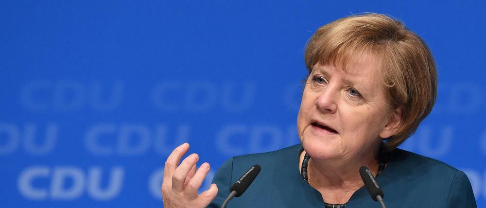 Bundeskanzlerin und CDU-Vorsitzende Angela Merkel spricht am 12.10.2015 in Stade (Niedersachsen) bei der Zukunftskonferenz der Partei. 
