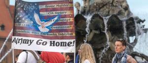 Wenn es um Amerika geht, kann man in Deutschland links und rechts durchaus verwechseln. Dies hier sind keine Anti-TTIP-Demonstranten, sondern extreme Rechte. 