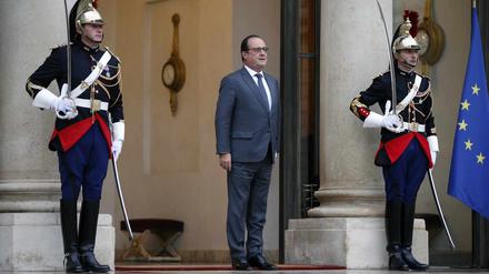 Frankreichs Präsident François Hollande vor dem Elysée-Palast.