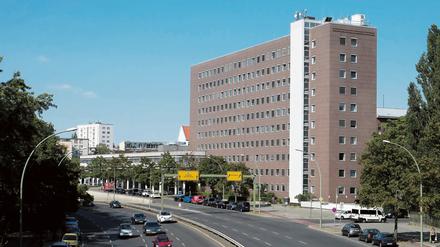 Noch ist es das alte Bürogebäude der Landesbank Berlin an der Bundesallee 171 in Wilmersdorf - ab 15. Oktober 2015 wird es als zentrale Registrierungsstelle die erste Instanz für Flüchtlinge in Berlin.