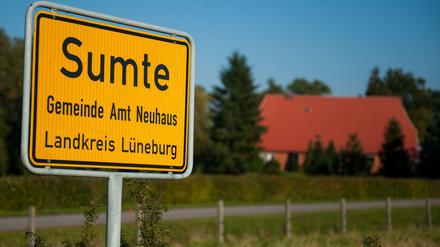 Bis zu 1000 Flüchtlinge sollen in einer Notunterkunft im 100-Einwohner-Ort Sumte in der Gemeinde Amt Neuhaus untergebracht werden.