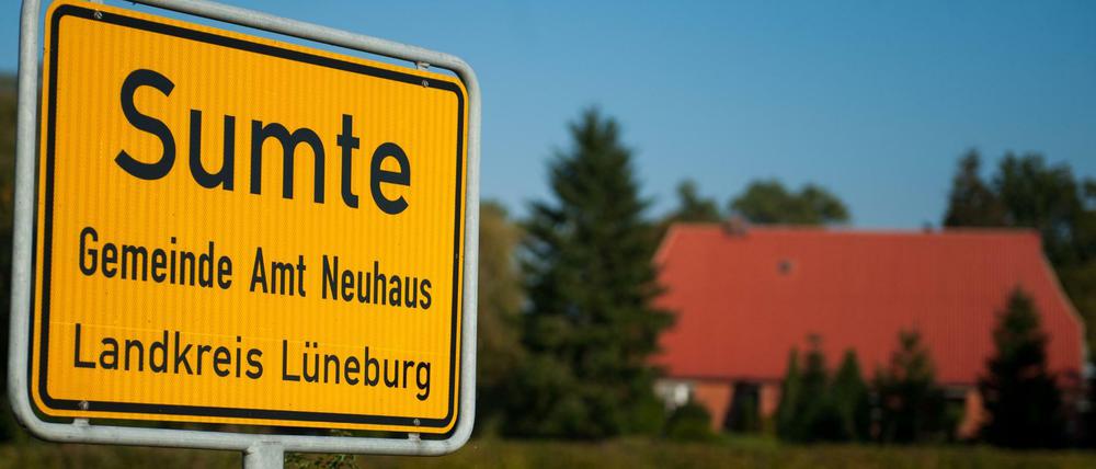 Bis zu 1000 Flüchtlinge sollen in einer Notunterkunft im 100-Einwohner-Ort Sumte in der Gemeinde Amt Neuhaus untergebracht werden.