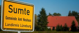 Bis zu 1000 Flüchtlinge sollen in einer Notunterkunft im 100-Einwohner-Ort Sumte in der Gemeinde Amt Neuhaus untergebracht werden.