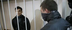 Einer der verhafteten Tschetschenen steht vor dem Haftrichter. Er soll laut dem russischen Geheimdienst FSB einen Terroranschlag in Moskau geplant haben.  