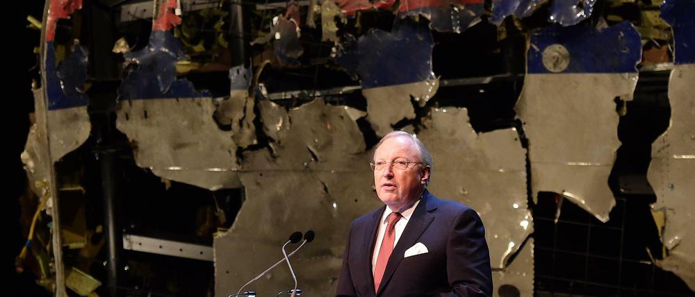 Tjibbe Joustra, der Chef der Niederländischen Flugsicherheitsbehörde, stellt die Ergebnisse des Abschlussberichts zum Absturz von Flug MH17 im Osten der Ukraine vor.