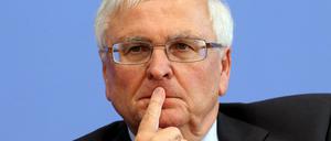 Der frühere DFB-Präsident Theo Zwanziger hat den kompletten Rücktritt des Exekutivkomitees des Fußball-Weltverbandes gefordert.