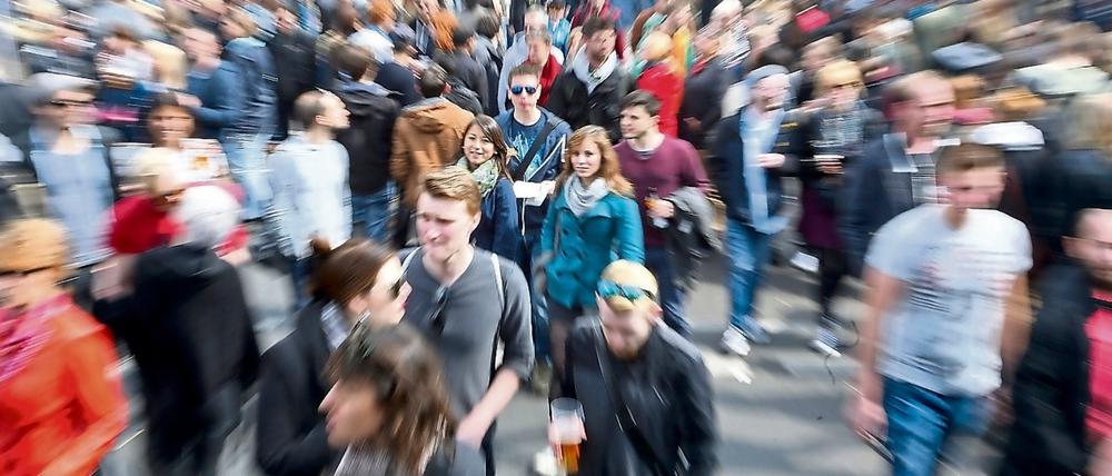 Dichtes Gedränge auf dem Myfest 2015 in Kreuzberg. 