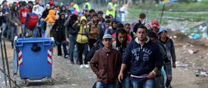 Auf dem Weg in die EU. Migranten und Flüchtlinge nahe der Stadt Idomeni an der Grenze zwischen Griechenland und Mazedonien. 