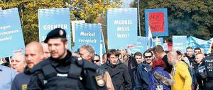 Gegen die Flüchtlingspolitik der Regierung. Anhänger der AfD demonstrierten am Samstag in Freilassing. Foto: Michaela Rehle/Reuters