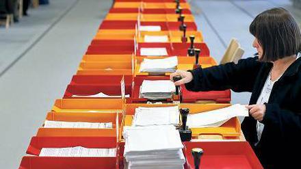 Die Rechte siegt. Die Demoskopen hatten es vorhergesagt. Die Schweizer reagieren auf die Flüchtlingskrise, obwohl das Land gar nicht betroffen ist. 