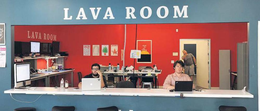 Move fast and break things, heißt es in der Firmenzentrale bei Facebook. Keine Angst haben, querdenken, positiv sein, freundlich – manchmal ähnelt Silicon Valley einer großen, einförmigen Sekte. Foto: Daniel Biskup/Laif