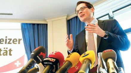 Großer Bahnhof: Das Medieninteresse war enorm, als der streitbare Journalist, Verleger und Ex-Chefredakteur Roger Köppel seine Kandidatur für das Schweizer Parlament verkündete. Foto: Reuters/Arnd Wiegmann