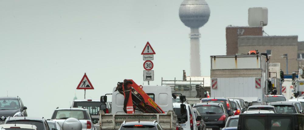 Auf Berliner Straßen ist immer wieder Geduld gefragt. Der Senat will erreichen, dass es weniger Staus gibt.
